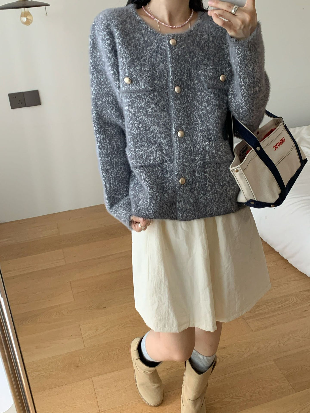 Veste en tricot confortable pour femmes avec détails en bouton et poches plaquées Chic & Stil