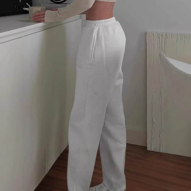 Sporty jogger pants for women with elastic waistband and side pockets Lune London