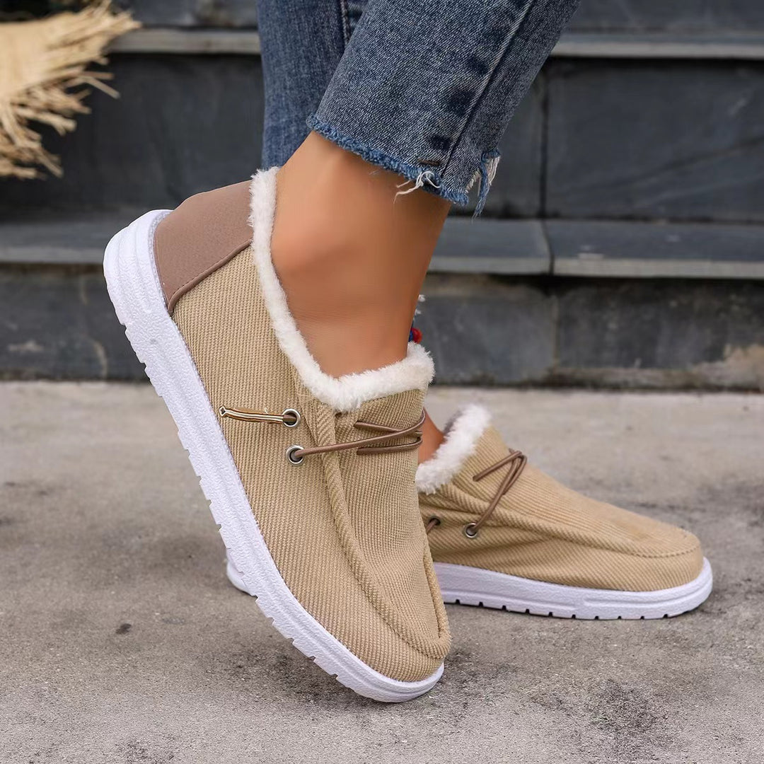 Women warm and comfortable slippers with lining and non-slip sole Lune London