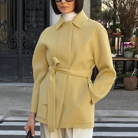 Trendy women's transitional jacket with fitted waist and belt Lune London