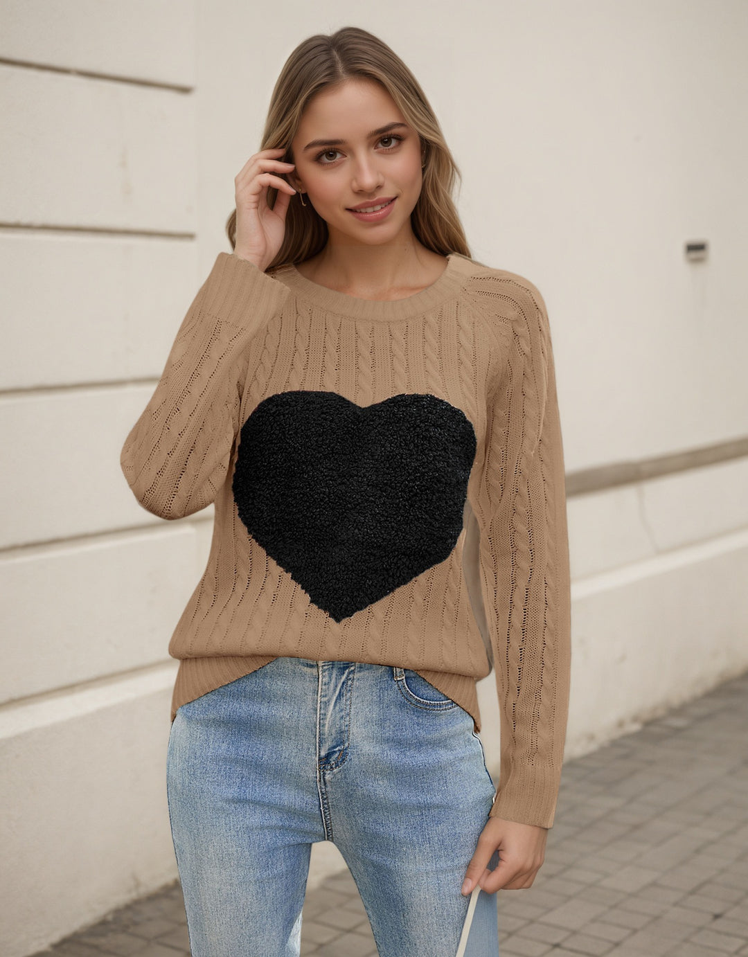 Pull en tricot pour femme avec appliqué en cœur et structure de point aérienne Chic & Stil