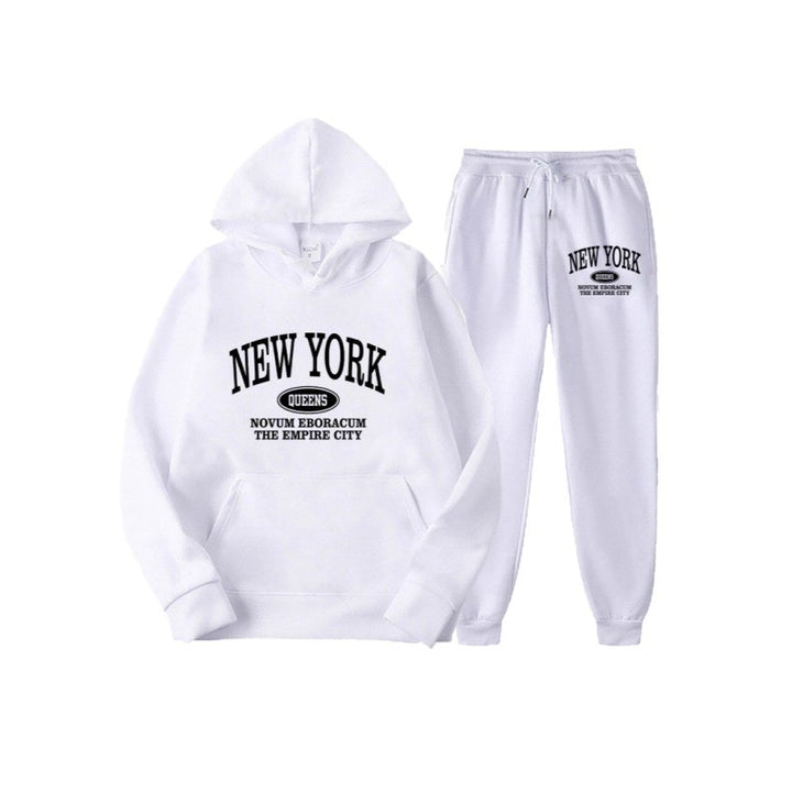 Women's hoodie set with versatile lettering and comfortable pockets Chic & Stil