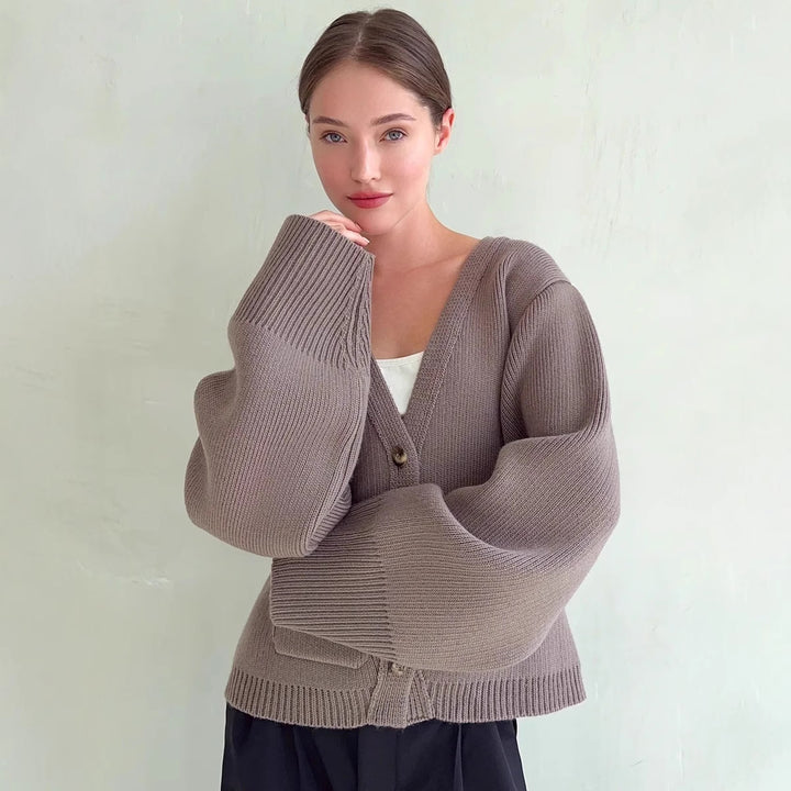 Ladies cardigan with wide sleeves and practical pockets Lune London