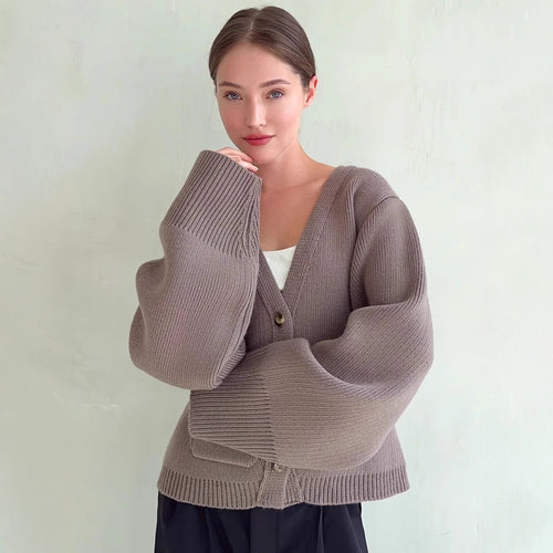 Ladies cardigan with wide sleeves and practical pockets Lune London