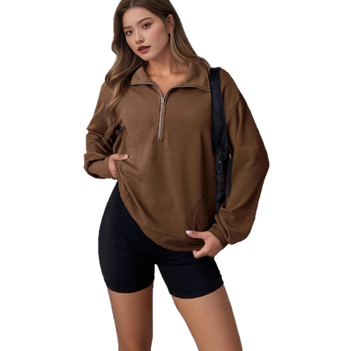 Casual hooded sweatshirt for women with zipper and practical pockets Lune London