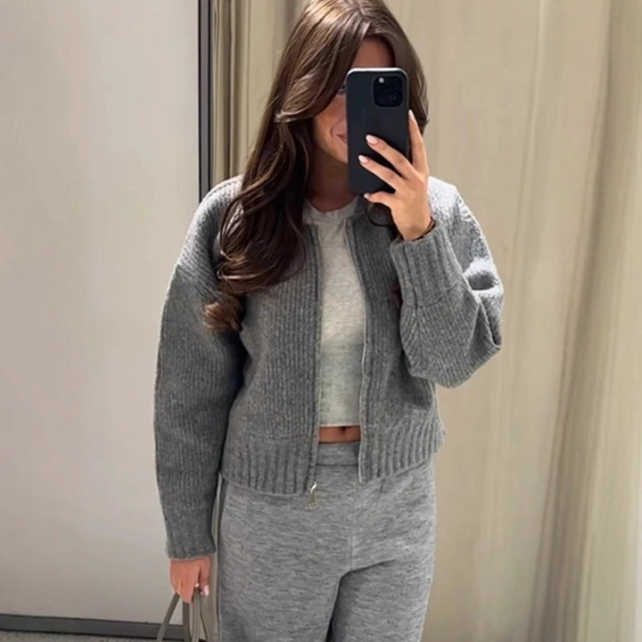 Cardigan moderne pour femmes avec des manches volumineuses et fermeture éclair Chic & Stil