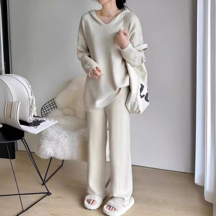 Ladies Elegant and comfortable V-neck Loungewear Lune London