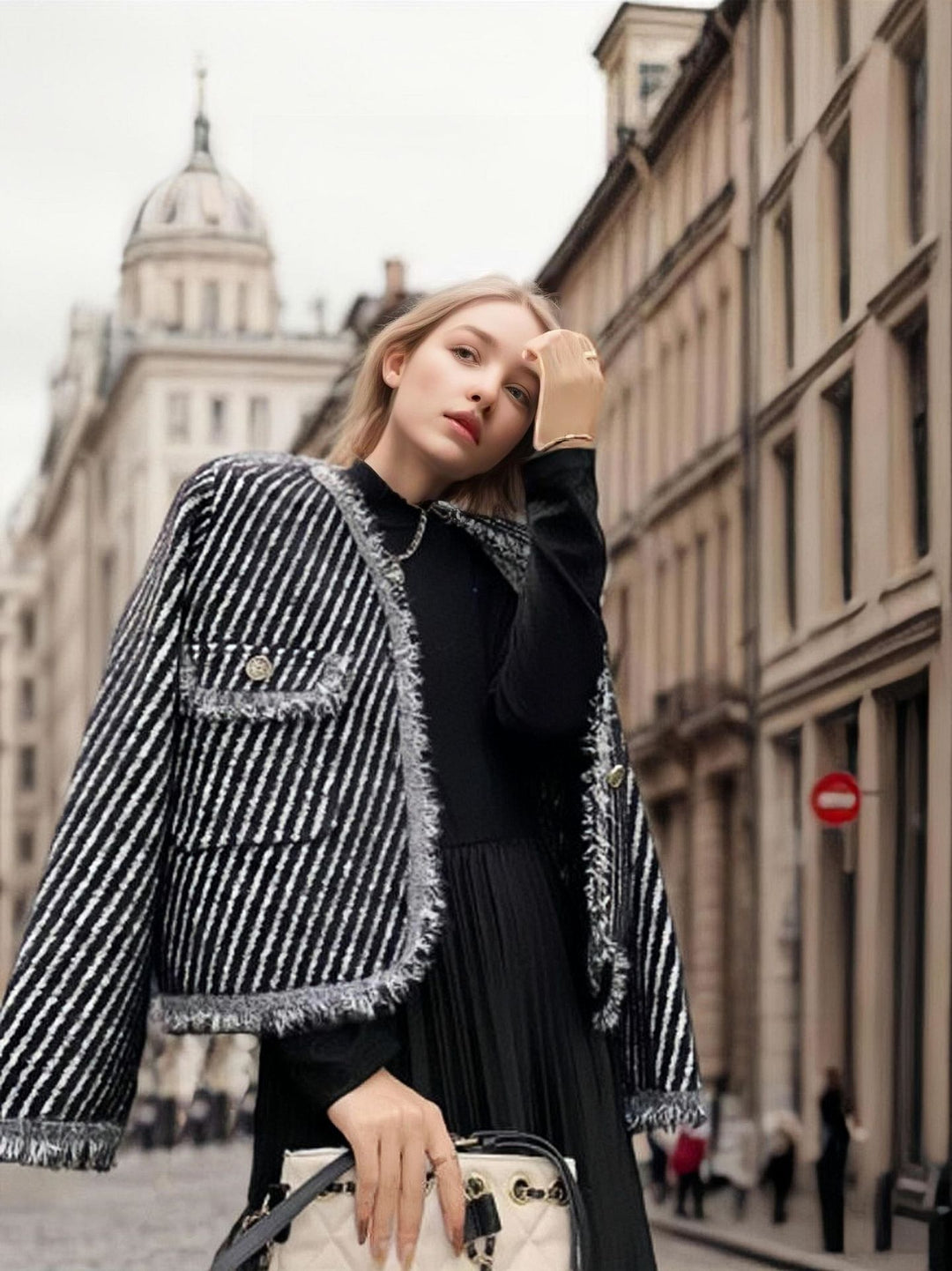 Cardigan for women with decorative buttons and a soft textile Lune London