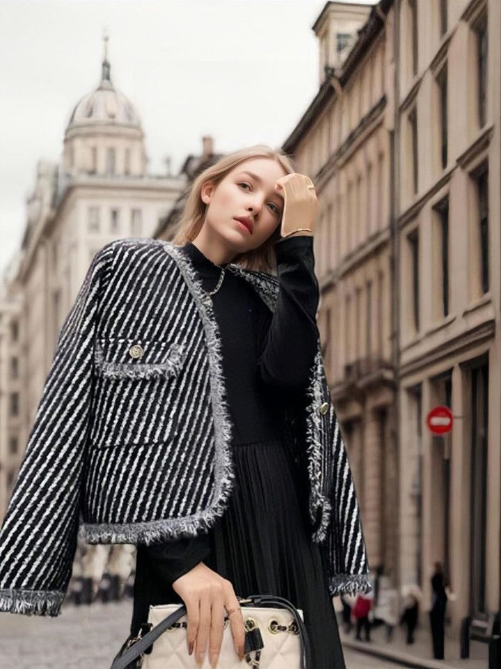 Cardigan for women with decorative buttons and a soft textile Lune London