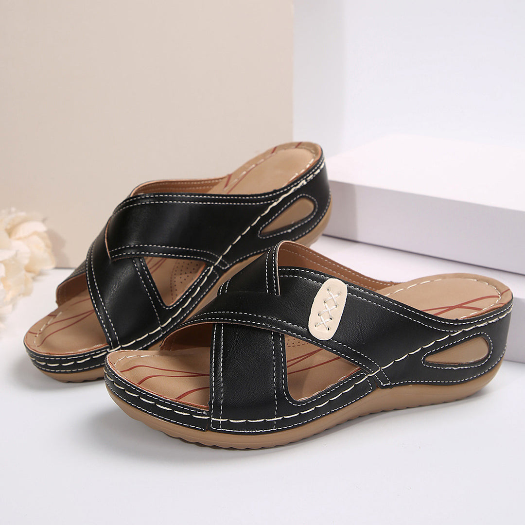 Comfortable and stylish clogs for women with ergonomic sole Lune London