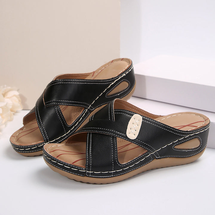 Comfortable and stylish clogs for women with ergonomic sole Lune London