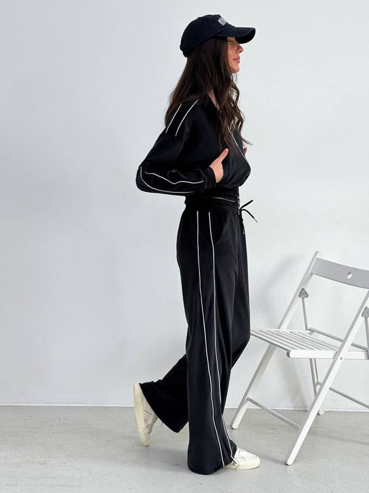 Women's sports set with elastic waistband and contrasting side stripes Lune London