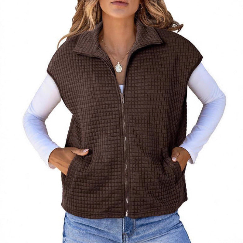 Modern women's quilted jacket with zipper and practical pockets Lune London