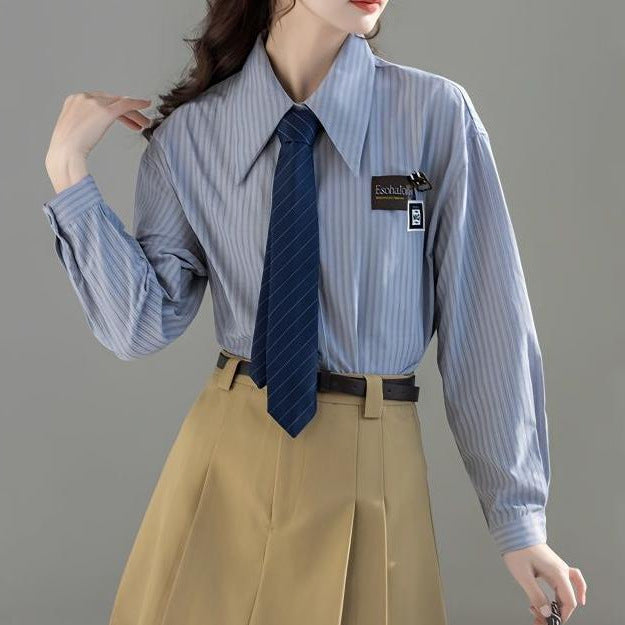 Blouse rayée classique pour femmes avec une forme de col moderne Chic & Stil