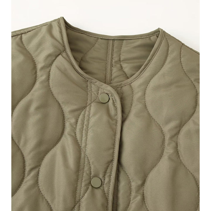 Quilted transitional jacket for women with high collar and practical pockets Lune London