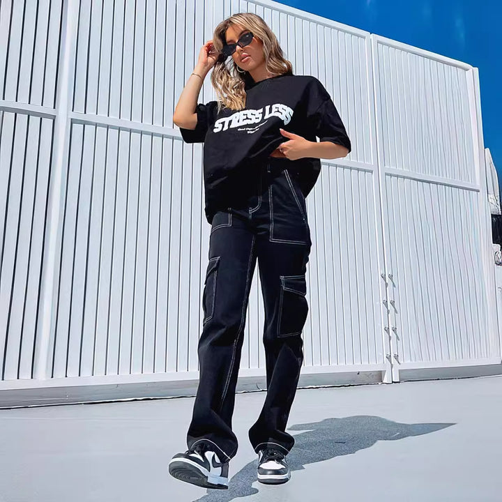 Women's cargo jeans in a modern cut with practical pockets and stylish contrast stitching