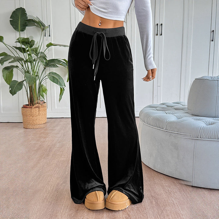 Loose lounge pants in velvet for women with elastic waistband and drawstring Lune London