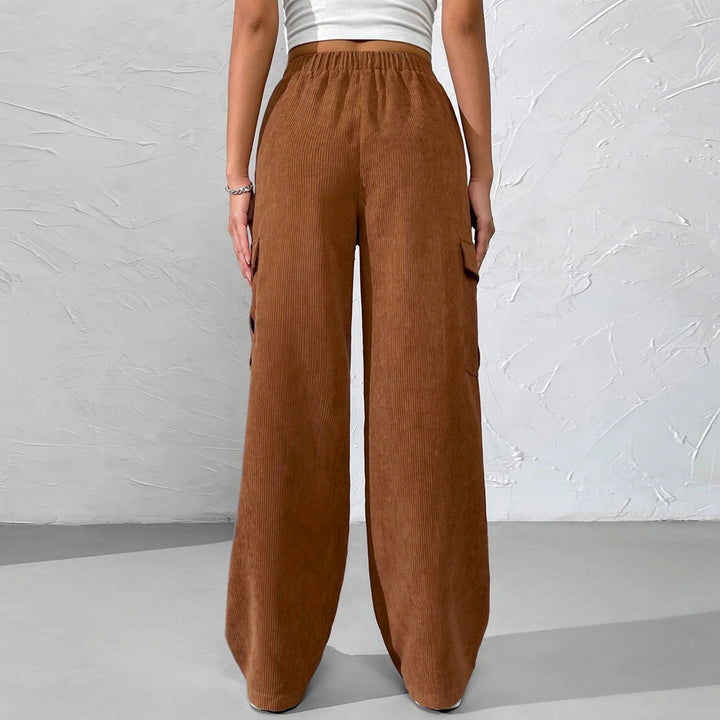 Pantalons cargo pour femmes en velours avec taille élastique et poches latérales pratiques Chic & Stil