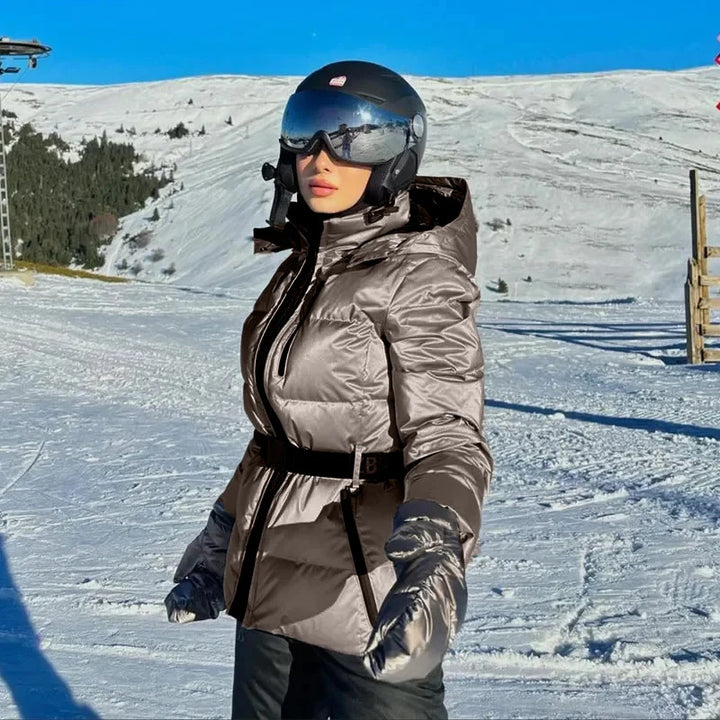 Warm quilted jacket for women with removable hood and belt at the waist Lune London
