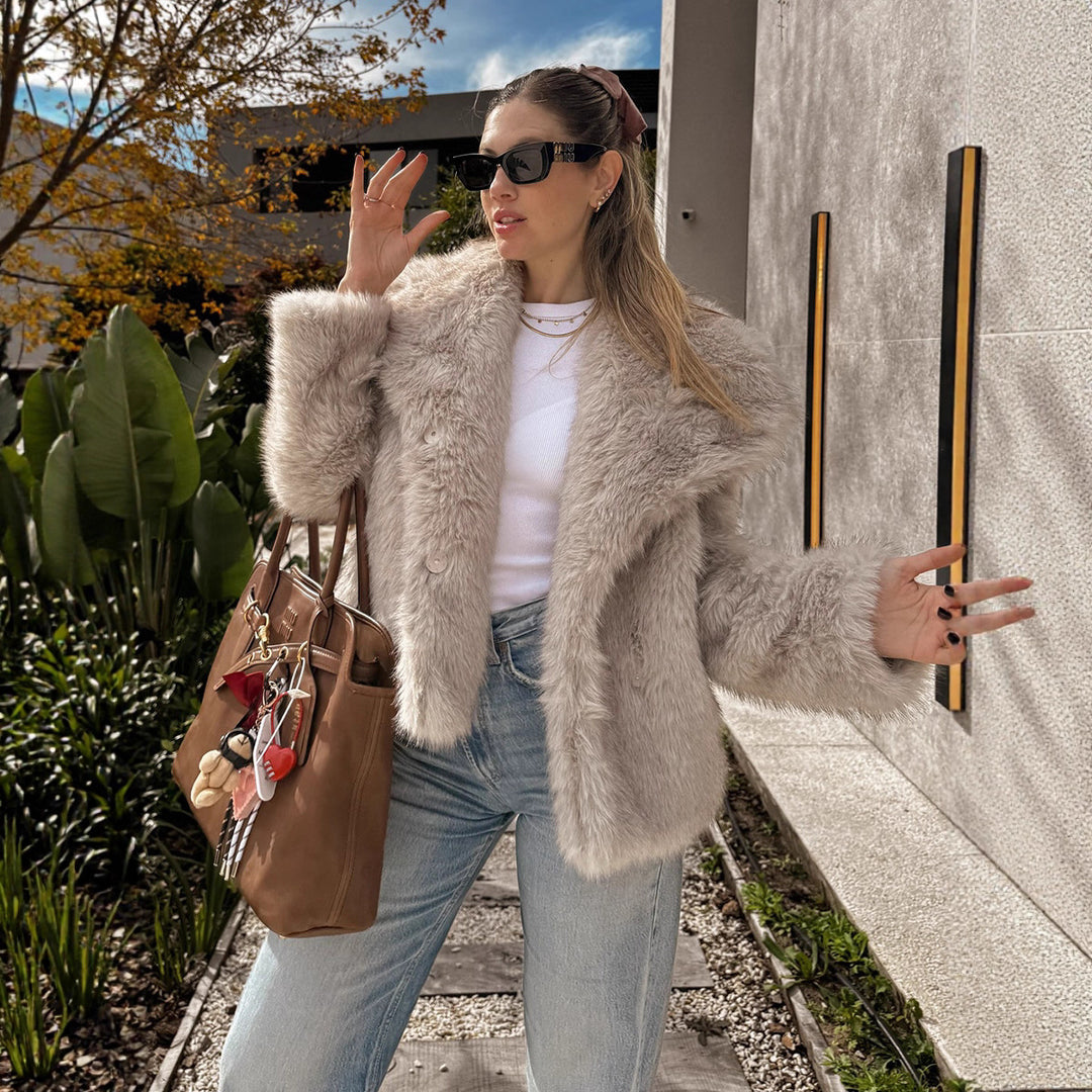 Veste Fluffy Femme Grande Taille avec Douce Fourrure Chic & Stil