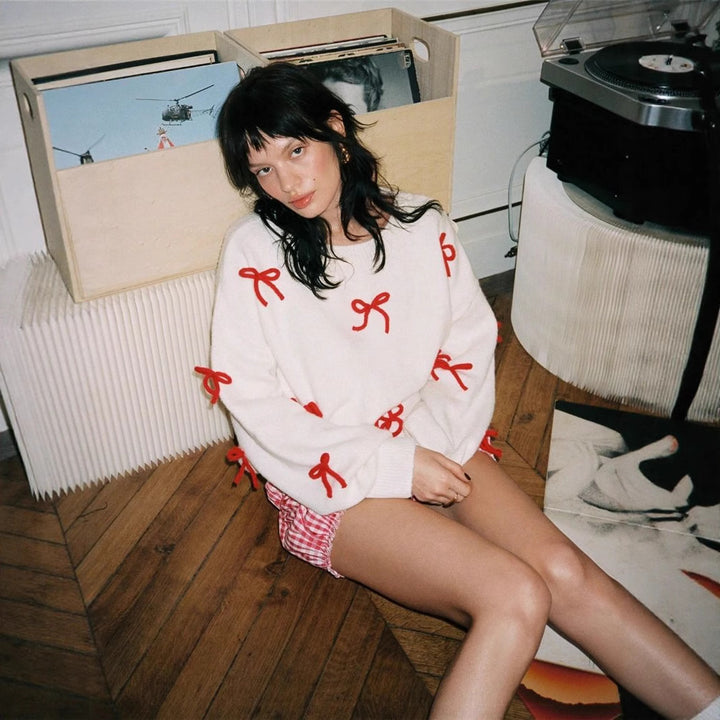 Women's sweater with decorative knot elements and a modern cut Lune London