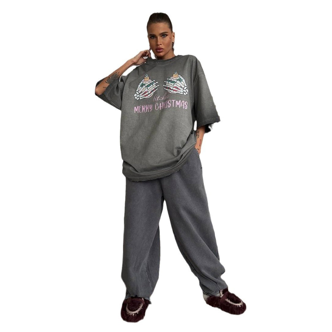 Oversized sweatshirt for women with chic and stylish Christmas graphic pattern