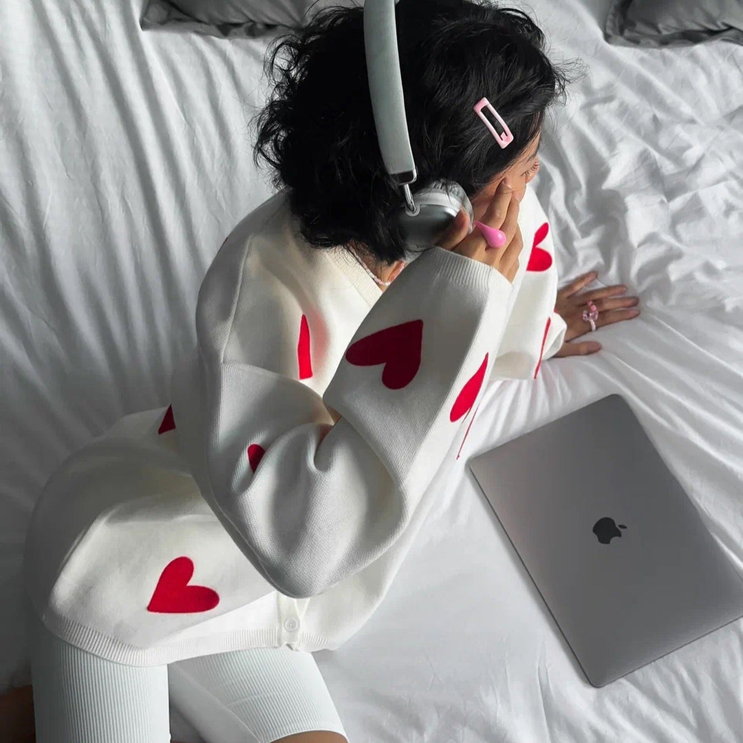 Sweatshirt for women with heart-shaped pattern and relaxed fit Lune London