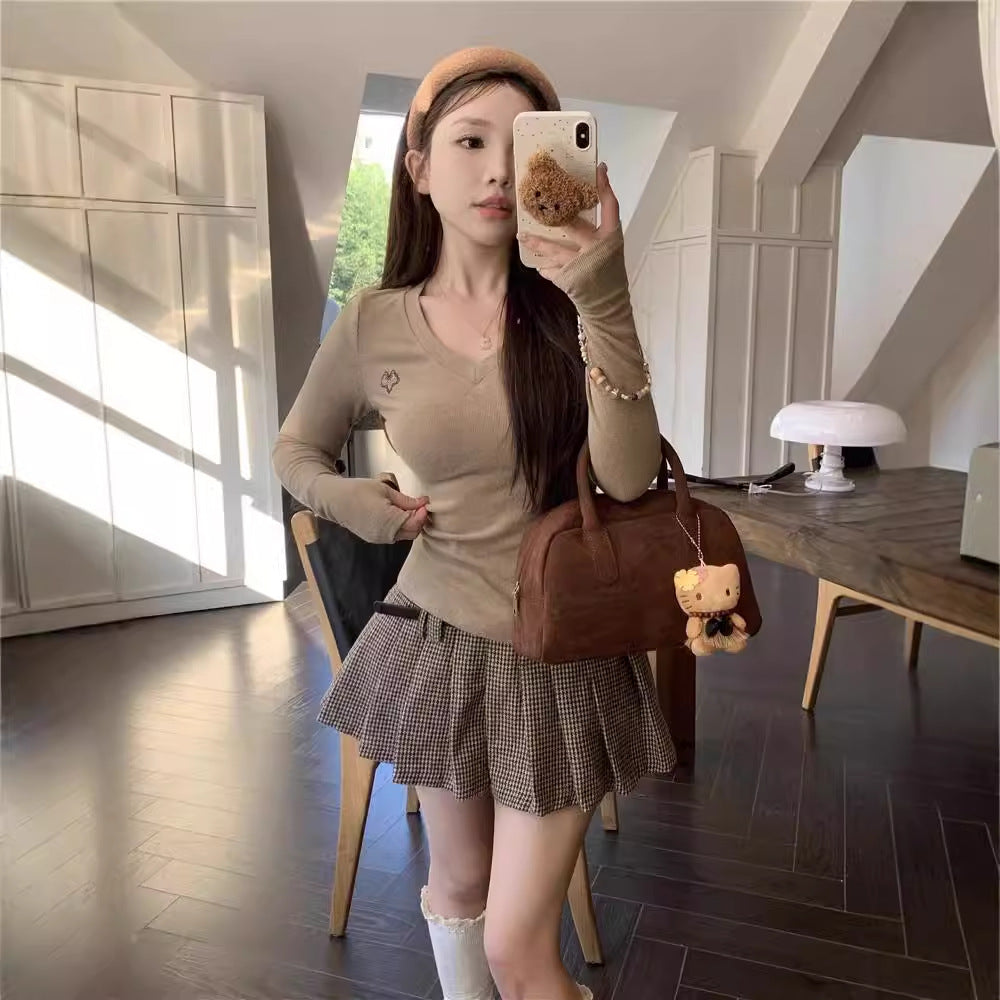Women's long-sleeve shirt with V-neck and elegant rib structures Chic & Stil