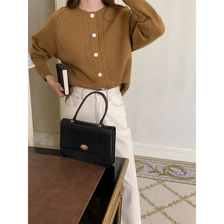 Women's knitted pullover with cable pattern Chic & Stil
