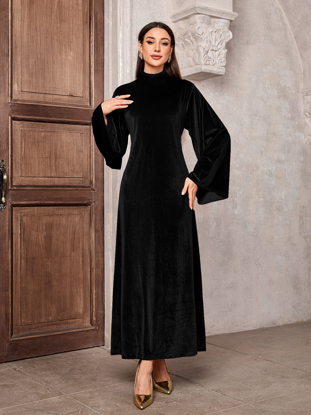 Maxi fitted dress for women in luxurious velvet with voluminous sleeves Lune London