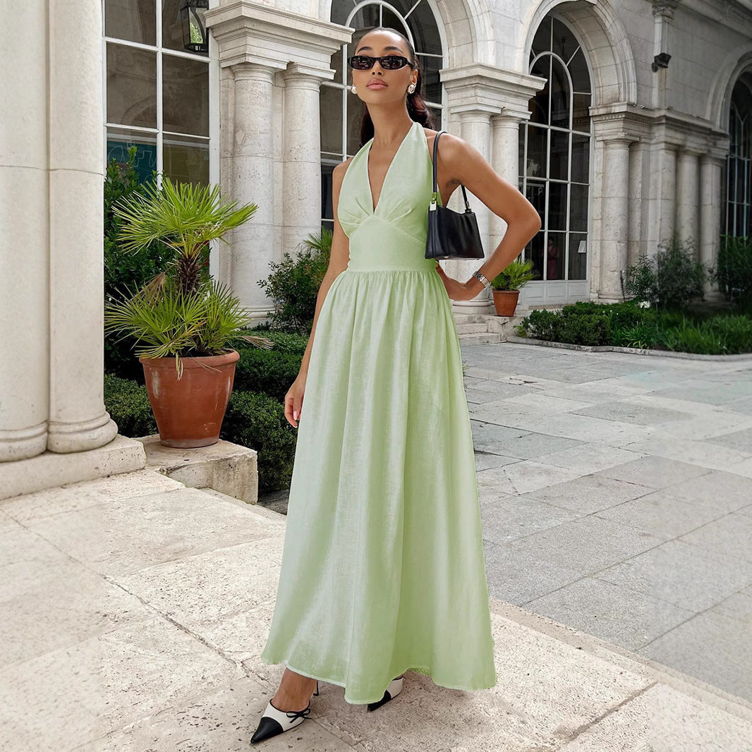 Elegant maxi dress for women with open back design and flowing skirt Lune London