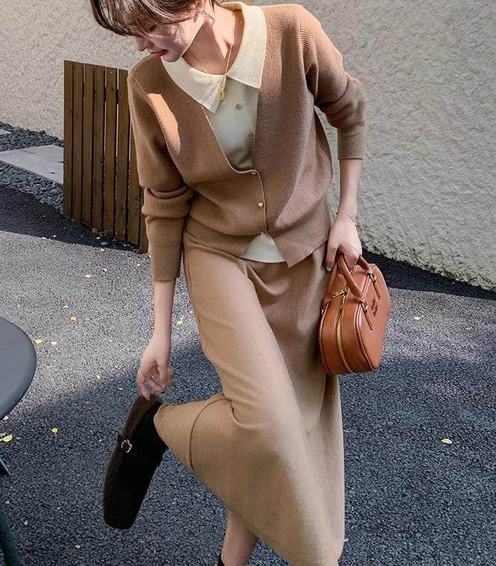Women’s knit set with an elegant blouse look and a flowy skirt Lune London