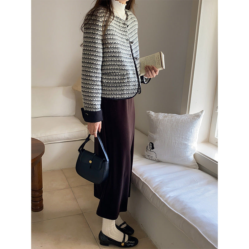 Ladies fashionable jacket in tweed look with round neckline Chic & Stil
