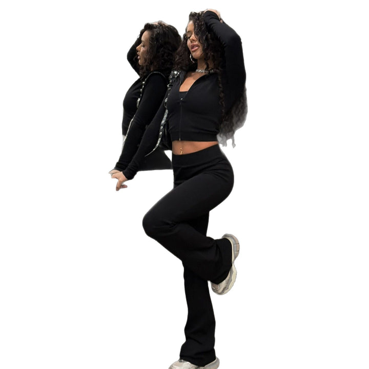 Women's sports top with flattering cut and zipper Lune London