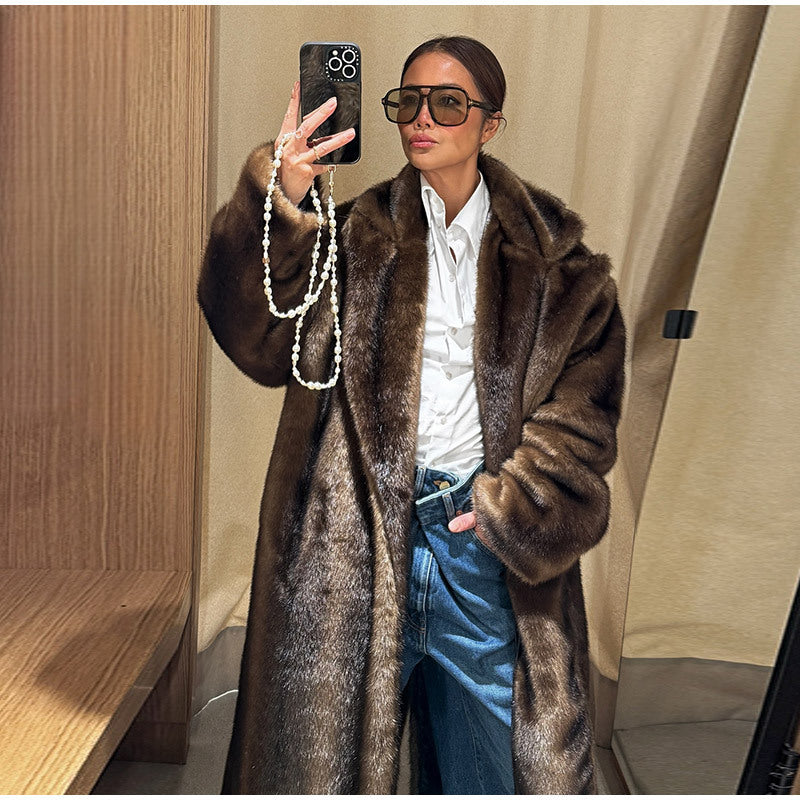 Women's Luxurious Faux Fur Coat with Elegant Cut Lune London