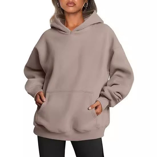 Women's comfortable hoodie suit made of high-quality sweatshirt material with practical pockets Chic & Stil