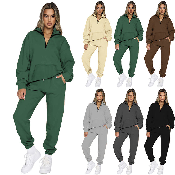 Comfortable women's sweatshirt set with modern zipper and practical pockets Lune London