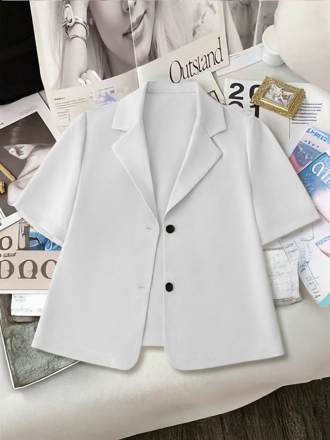 Short sleeve blazer jacket for women in lightweight material Lune London
