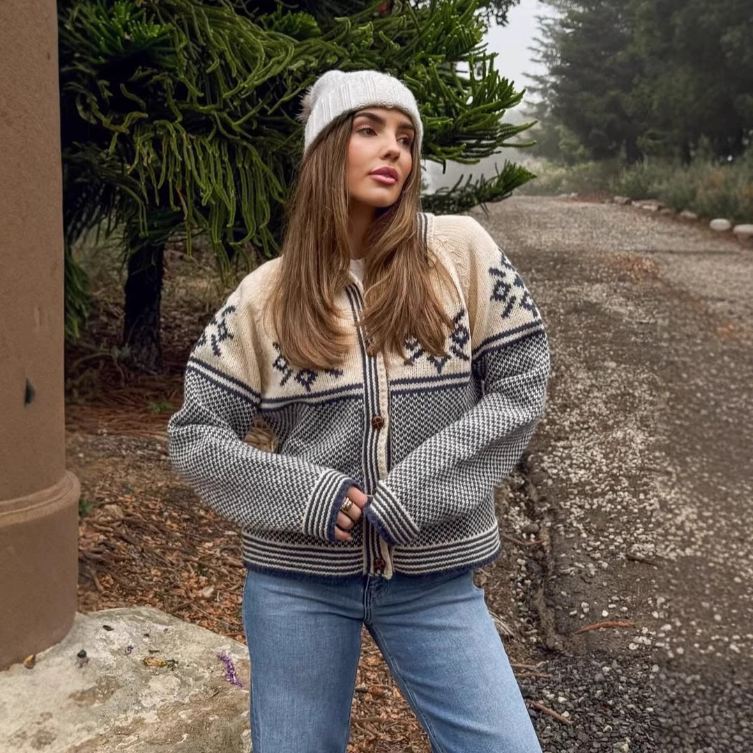 Veste en tricot pour femmes avec motif traditionnel et patte de boutonnage Chic & Stil