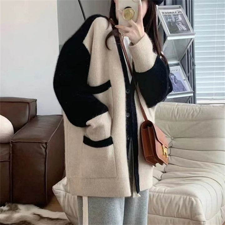 Knitted cardigan for women with decorative cut and practical pockets Lune London