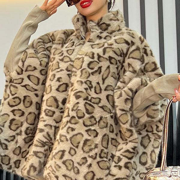 Ladies fleece plush poncho with leopard pattern Lune London