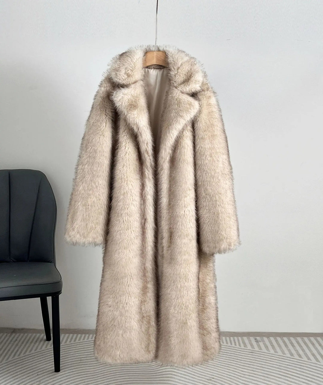 Ladies Elegant Fur Coat with Large Pockets Lune London