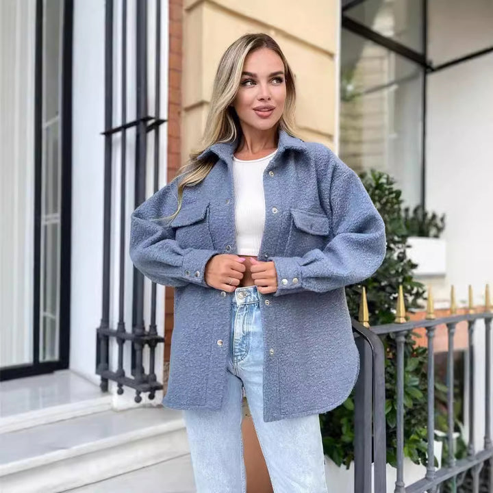 Soft fleece jacket for women with applied pockets and buttoning Lune London