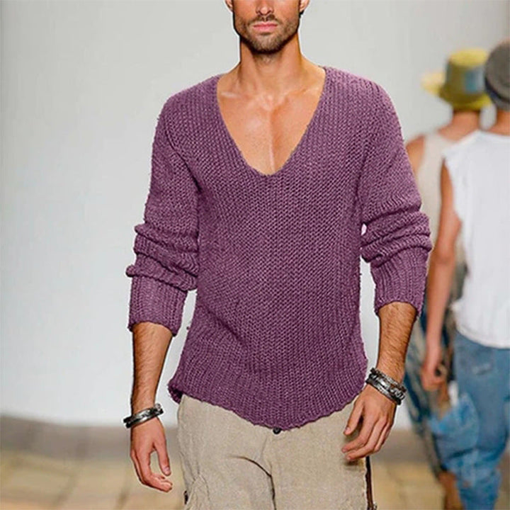 Lune London | Men's casual knit sweater with deep V-neck and comfortable fit