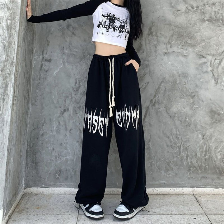 Women's baggy pants with unique graffiti design Chic & Stil