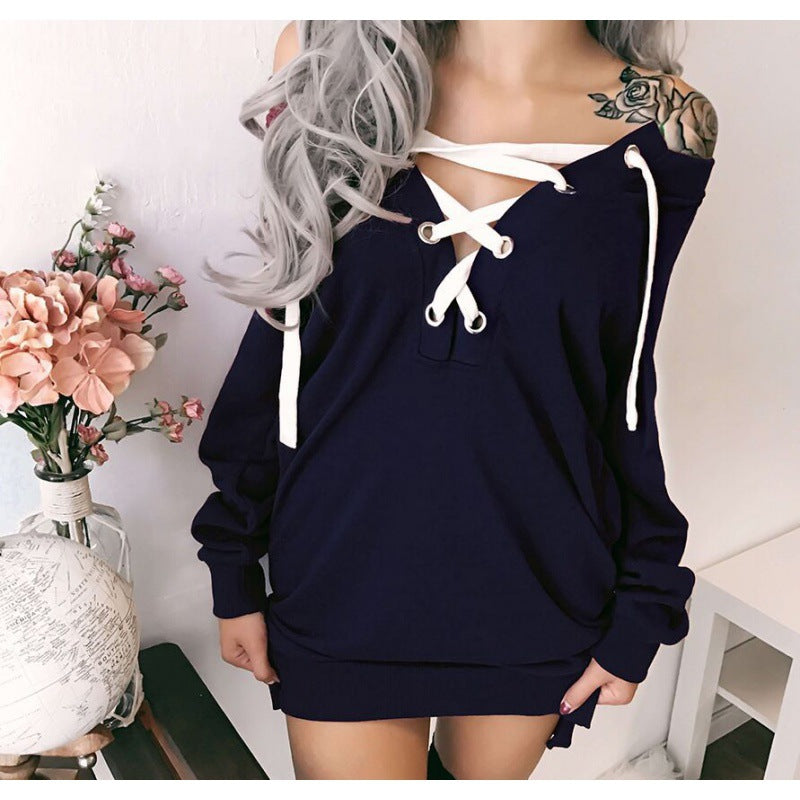 Sweat à capuche surdimensionné pour femmes avec design de lacet ludique Chic & Stil