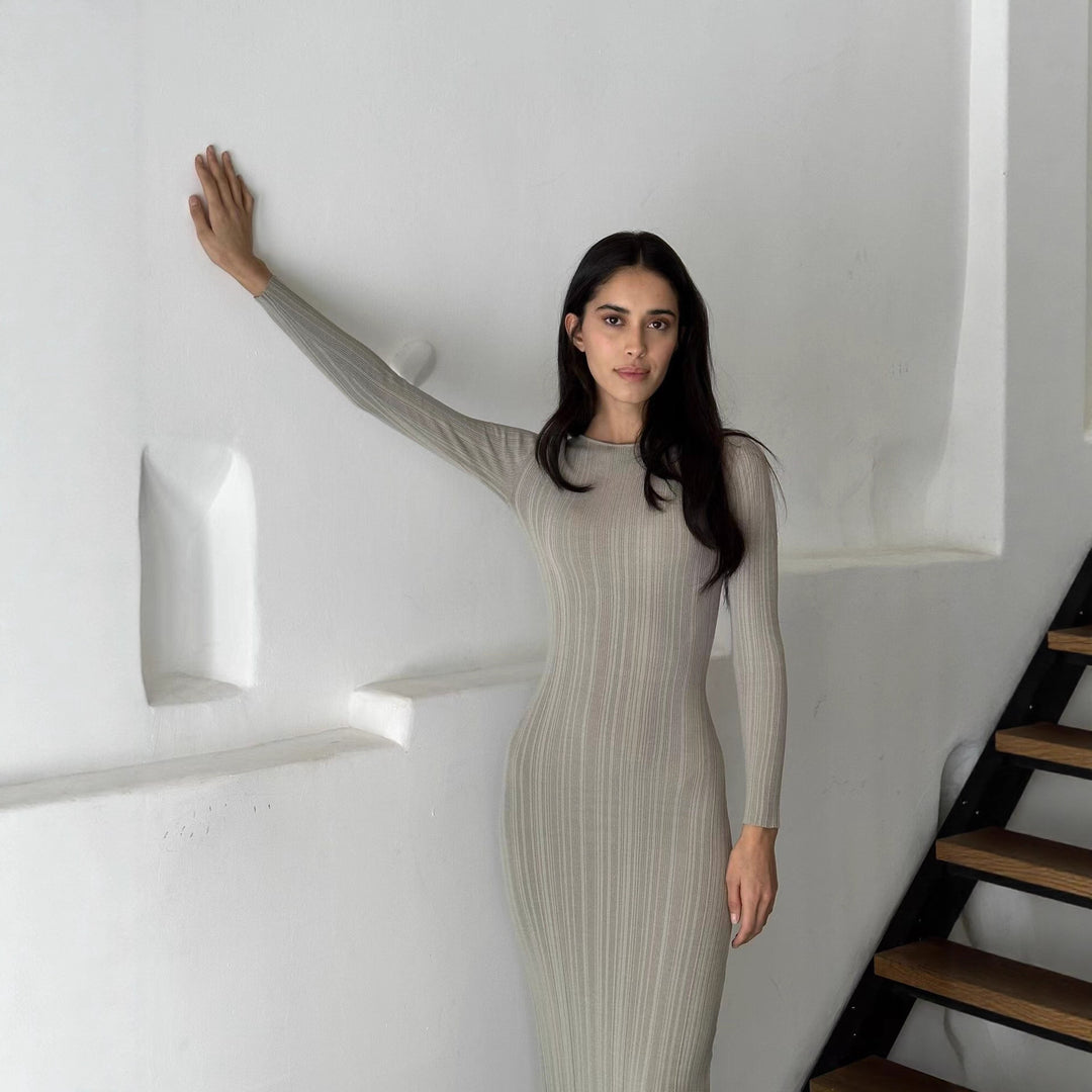 Robe maxi en tricot côtelé élégante pour femmes avec manches longues et coupe ajustée Chic & Stil