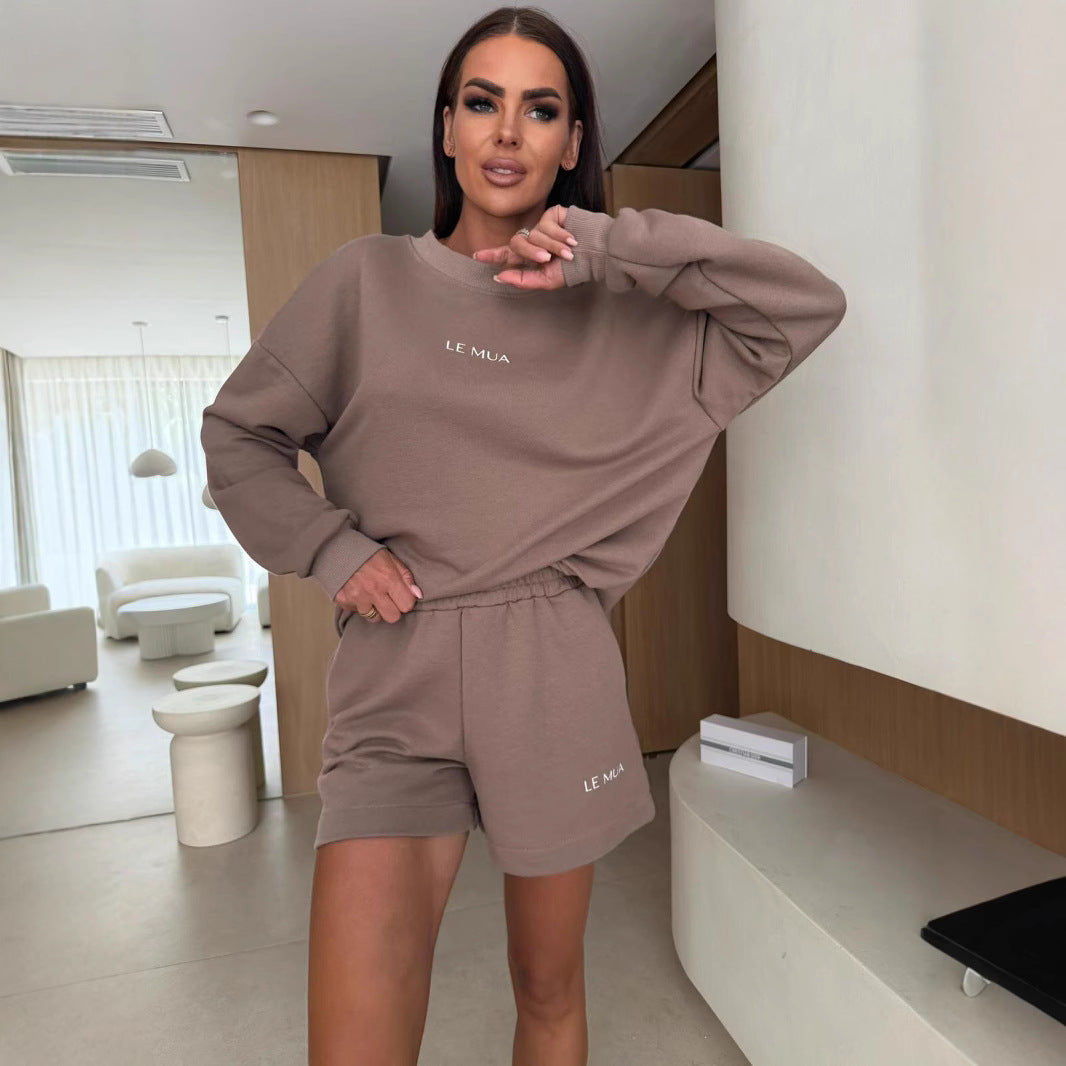 Women's casual leisure set with oversized sweatshirt and comfortable shorts Chic & Stil