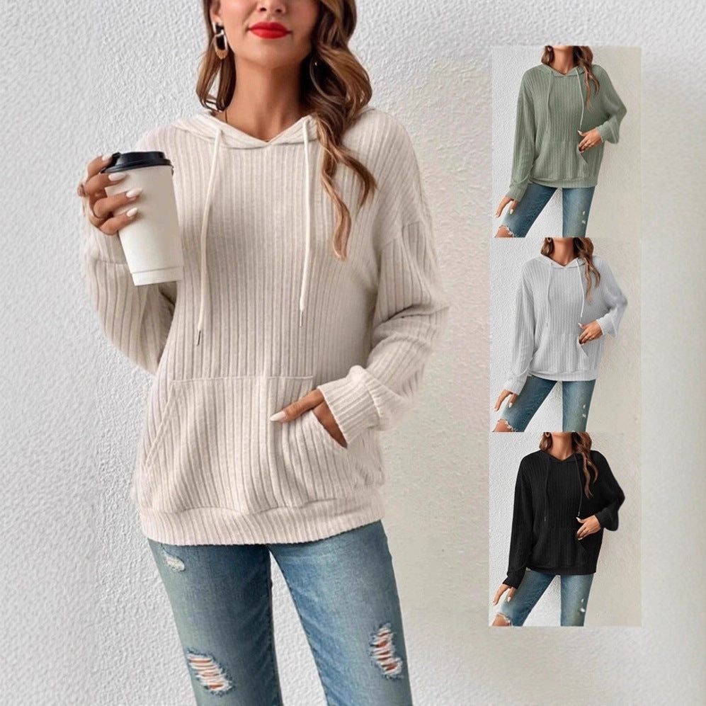 Casual hooded sweatshirt for women with fine ribbed knit and kangaroo pocket Lune London