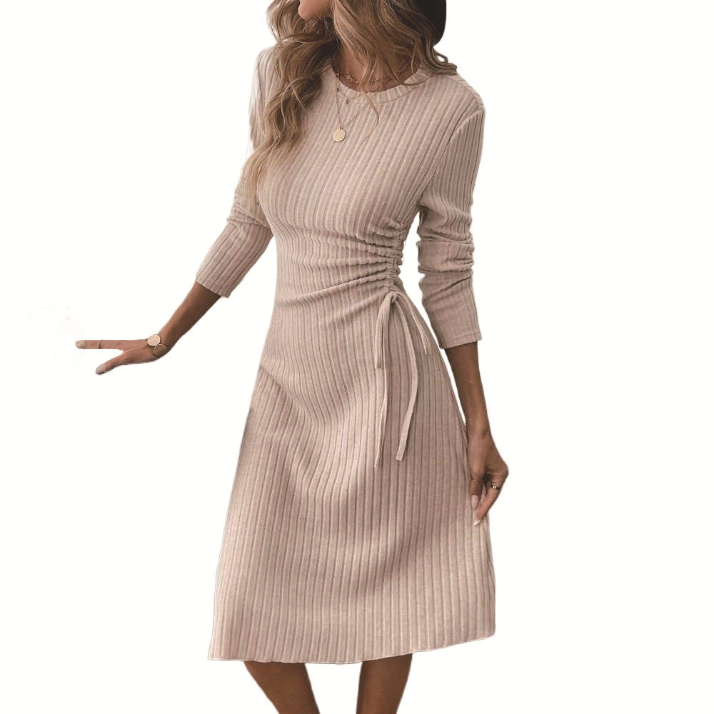 Robe midi pour femmes avec effet de drapé sophistiqué et ceinture à nouer sur le côté Chic & Stil